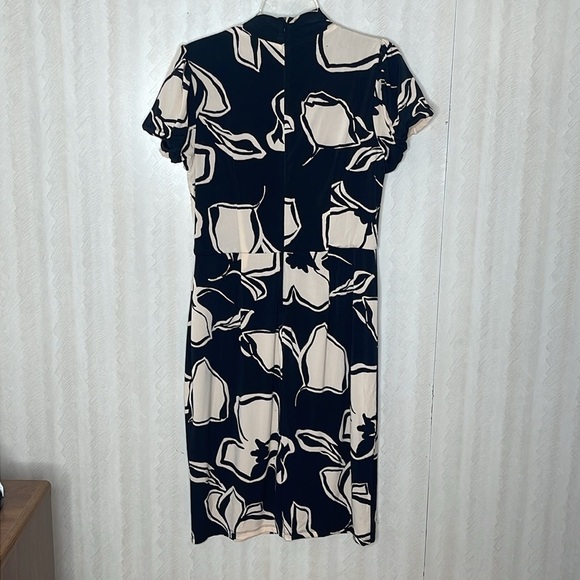MAGGY LONODN Printed Stretch Twisted Mock Neck Short Sleeve Dress Size 10 - Picture 5 of 6